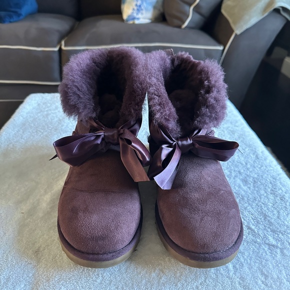 Ugg Gita bow boots - Picture 1 of 6